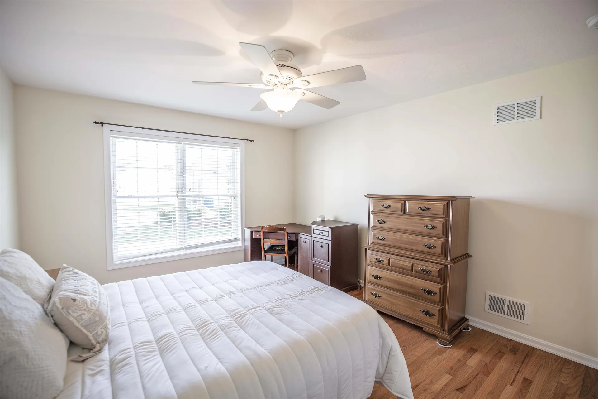 8b Taunton Lane Hudson NH 03051