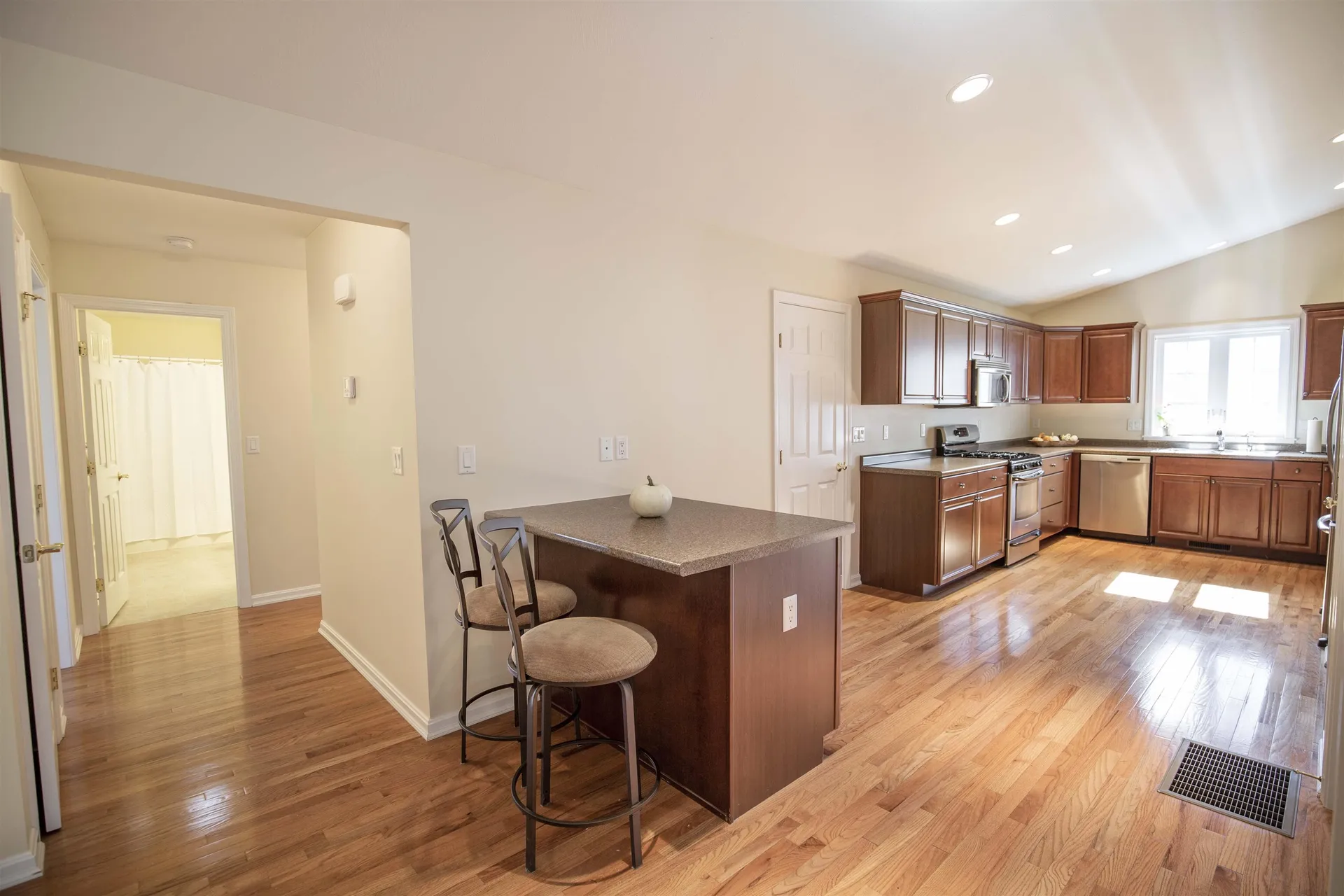 8b Taunton Lane Hudson NH 03051