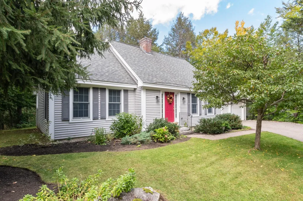 17 Greenleaf Drive Wolfeboro NH 03894
