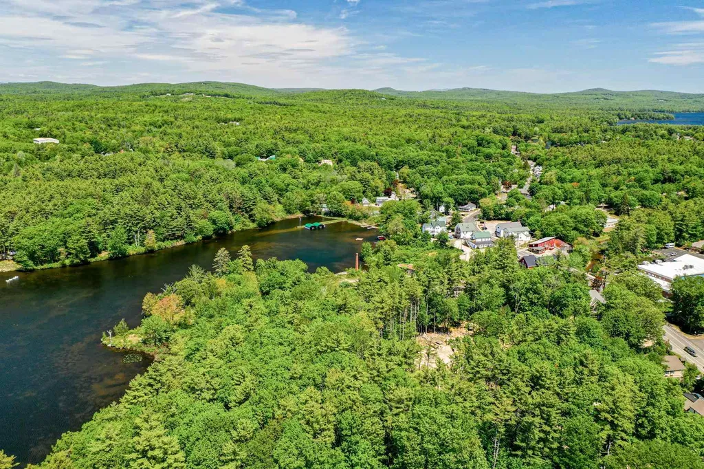 17 Willow Street Wolfeboro NH 03894