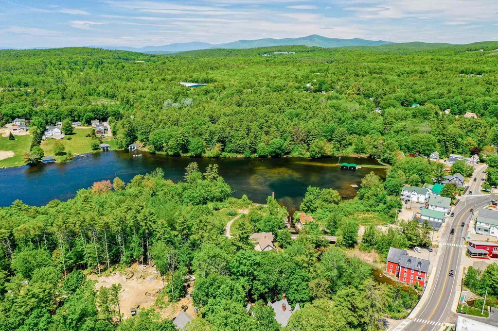 17 Willow Street Wolfeboro NH 03894