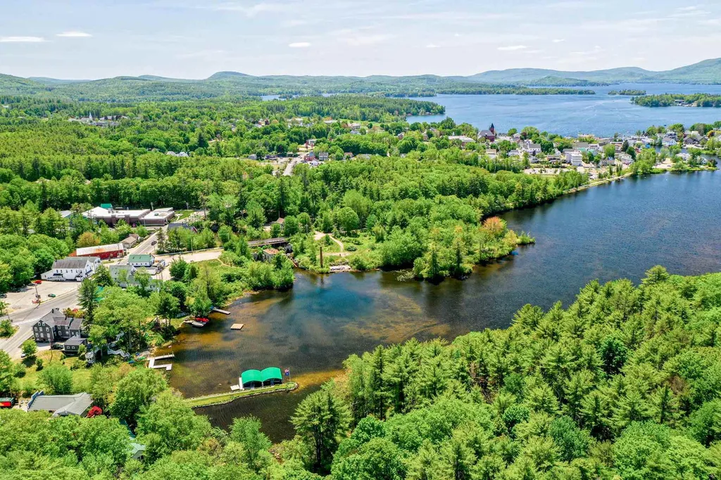 17 Willow Street Wolfeboro NH 03894