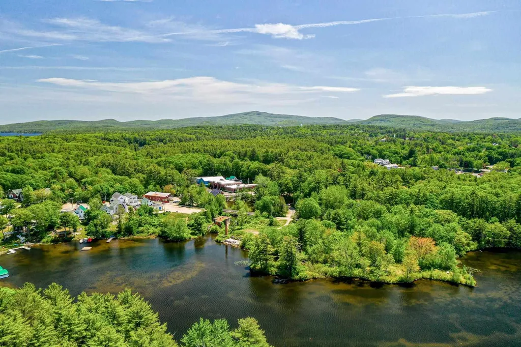 17 Willow Street Wolfeboro NH 03894