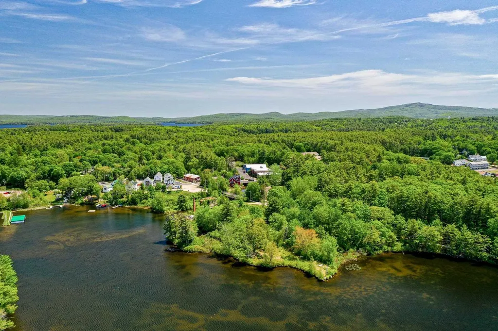 17 Willow Street Wolfeboro NH 03894