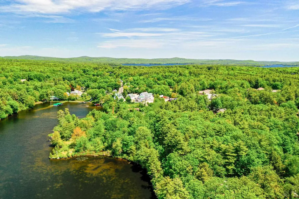 17 Willow Street Wolfeboro NH 03894