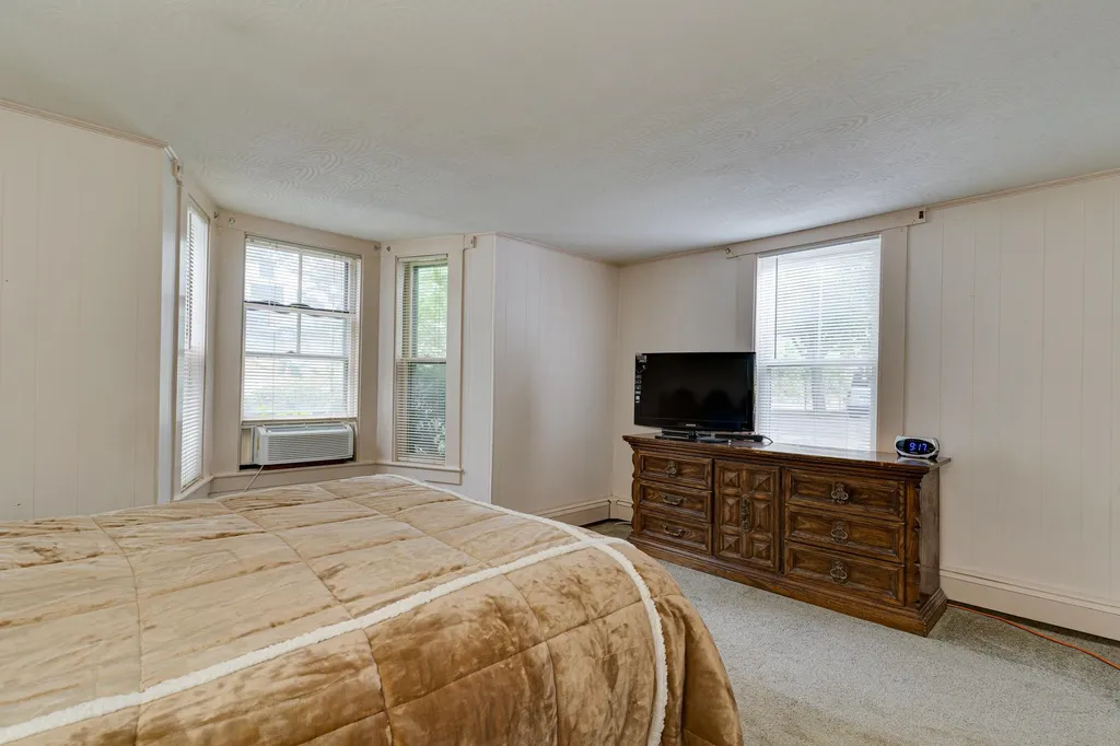 67 Oak Street Dover NH 03820