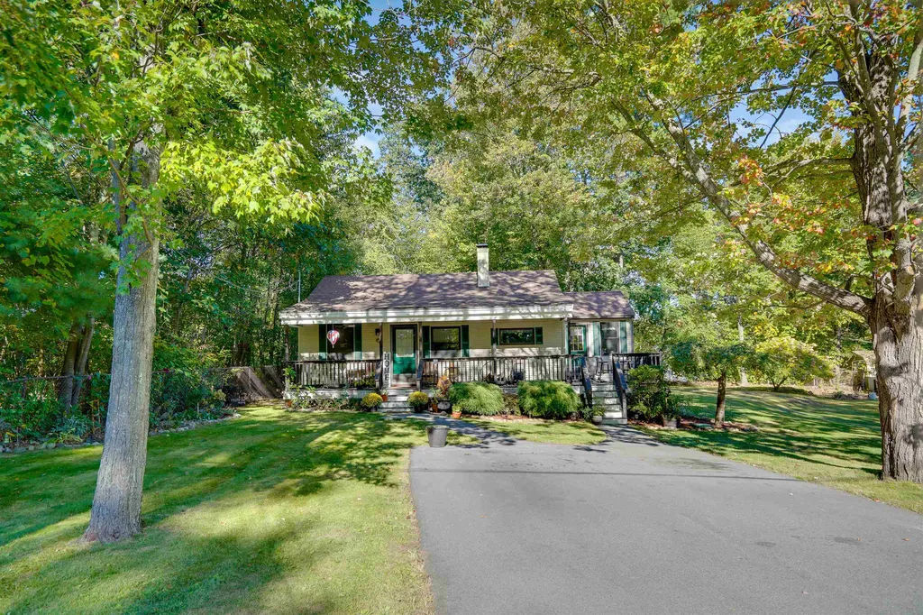 11 Grove Drive Hampstead NH 03841