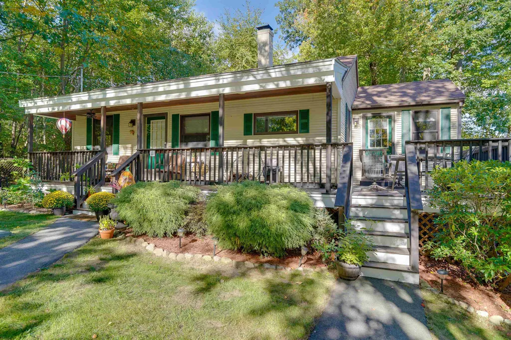 11 Grove Drive Hampstead NH 03841