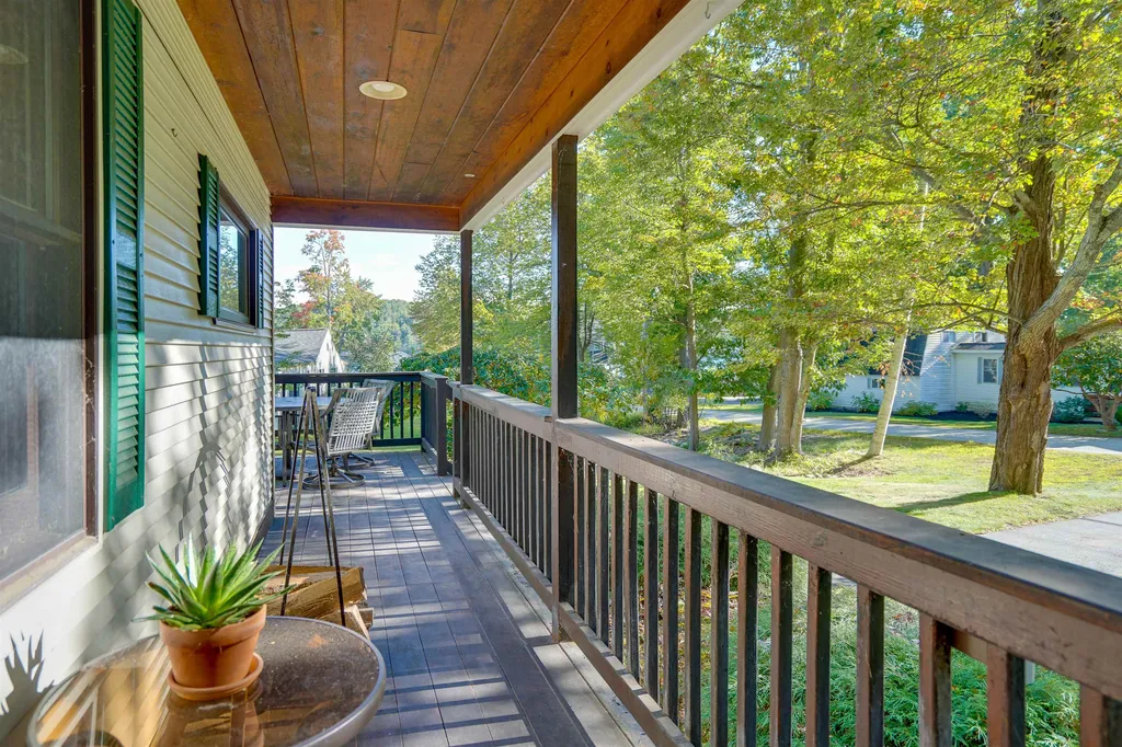 11 Grove Drive Hampstead NH 03841
