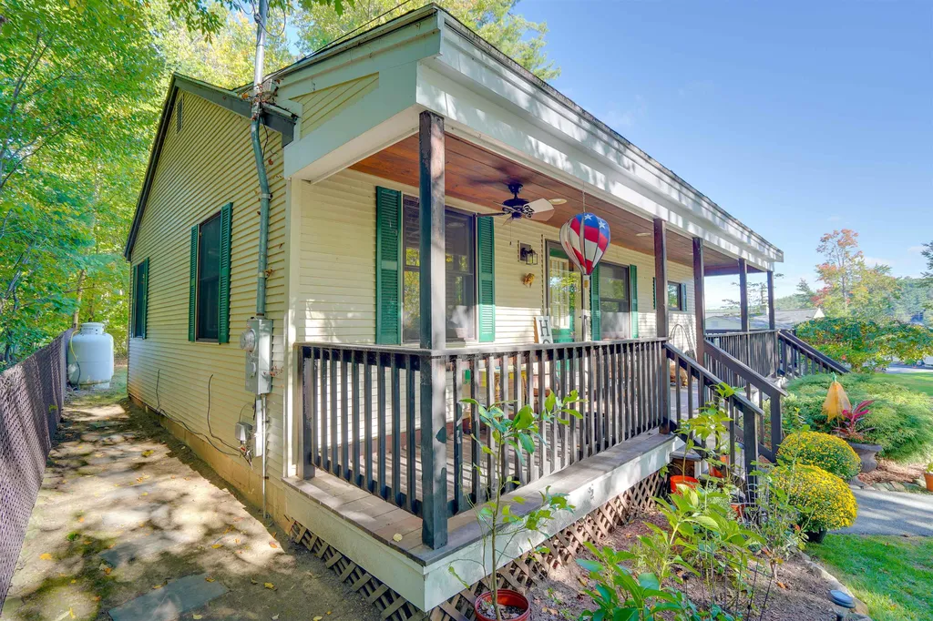 11 Grove Drive Hampstead NH 03841