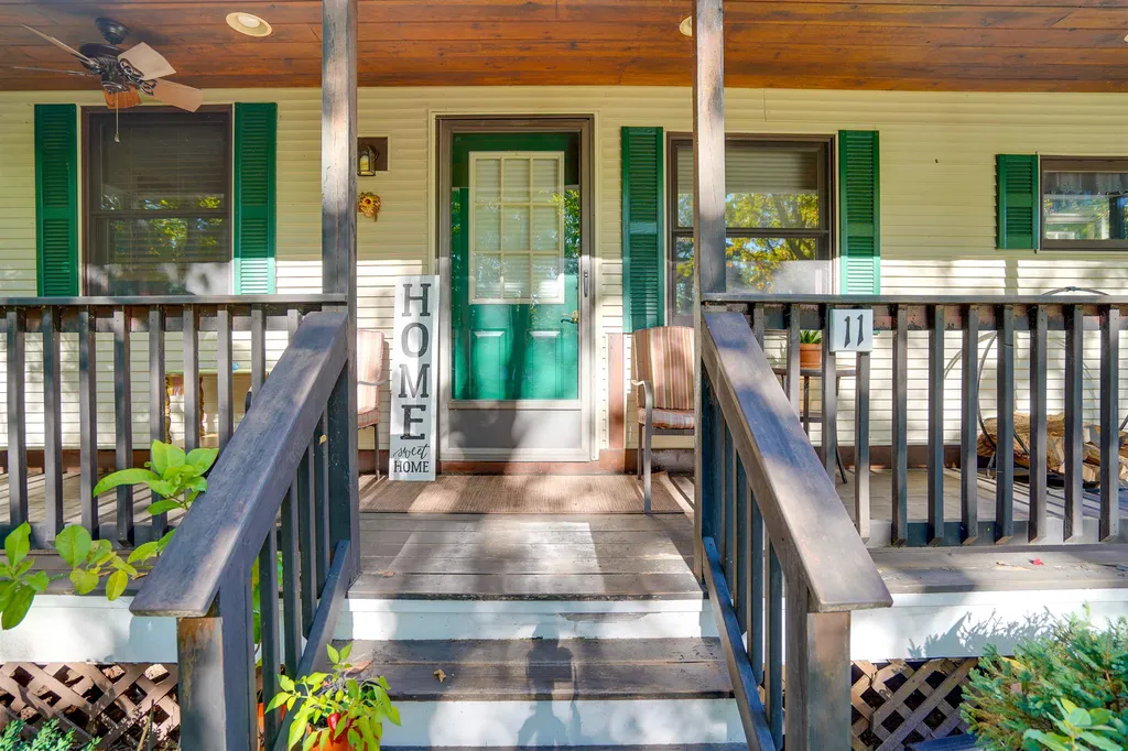 11 Grove Drive Hampstead NH 03841