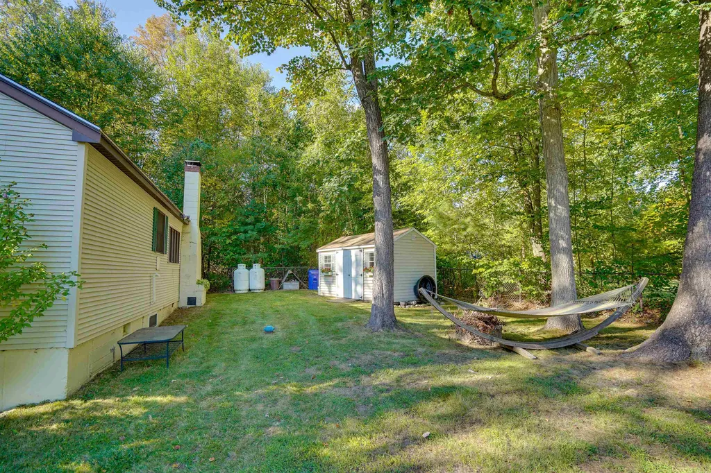 11 Grove Drive Hampstead NH 03841