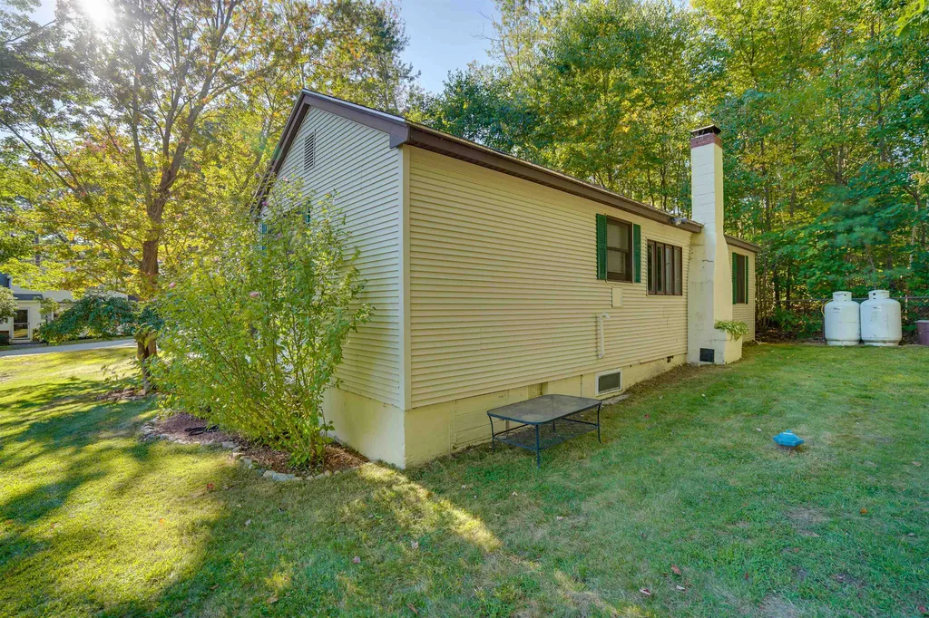 11 Grove Drive Hampstead NH 03841