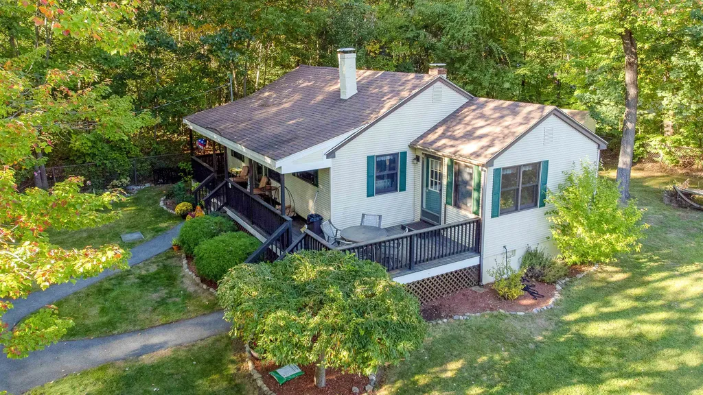 11 Grove Drive Hampstead NH 03841