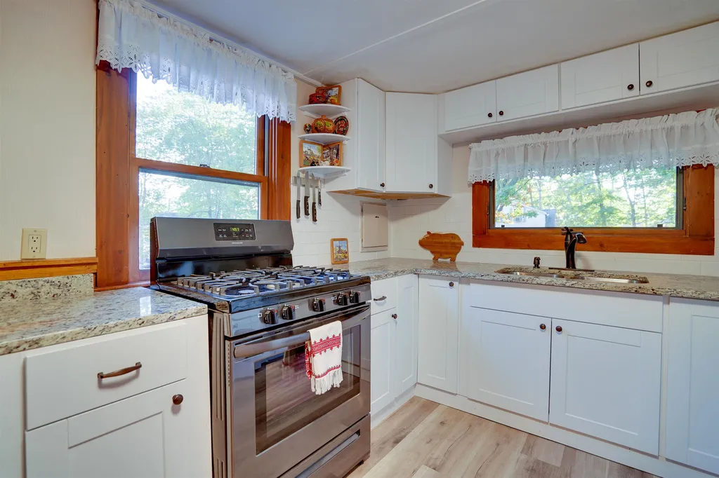 11 Grove Drive Hampstead NH 03841