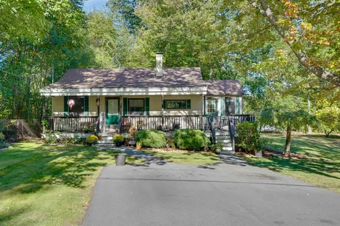 11 Grove Drive Hampstead NH 03841