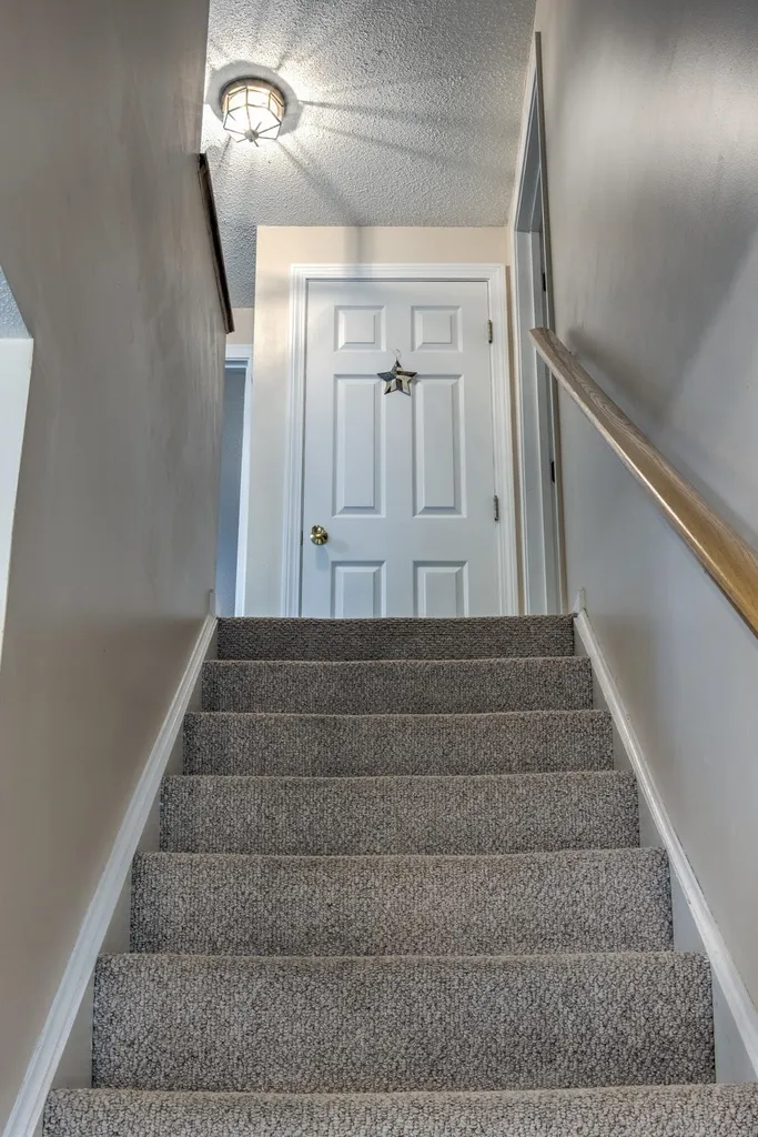 24d Stonehouse Lane Keene NH 03431