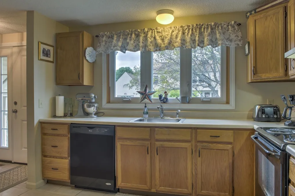 24d Stonehouse Lane Keene NH 03431