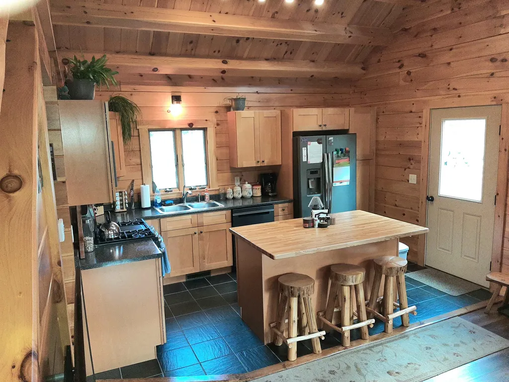 57 Bear Rock Way Pittsburg NH 03592