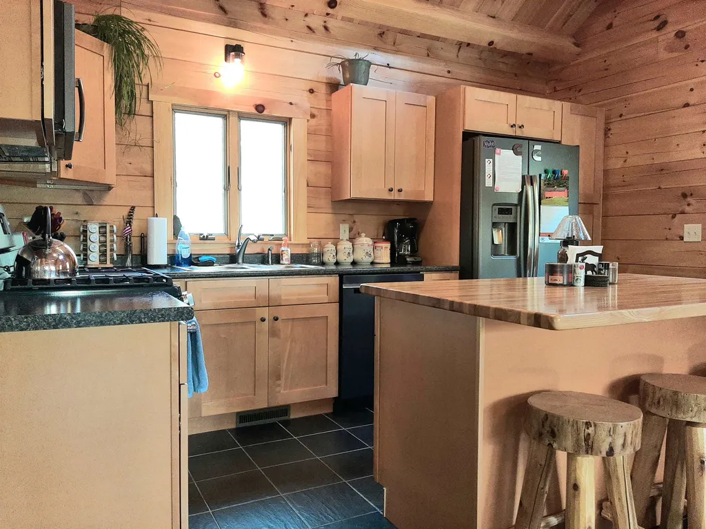 57 Bear Rock Way Pittsburg NH 03592