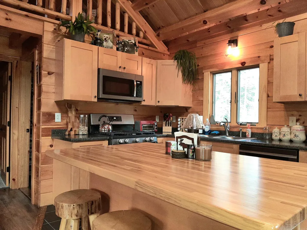 57 Bear Rock Way Pittsburg NH 03592