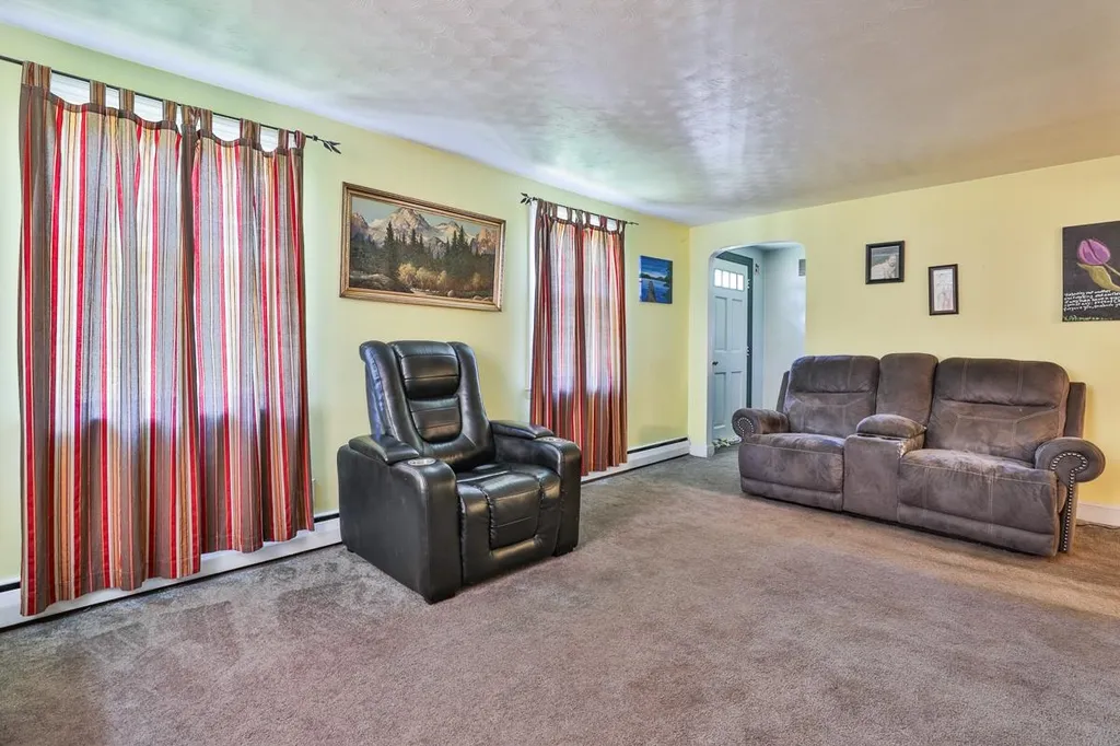 8 King Street Milford NH 03055
