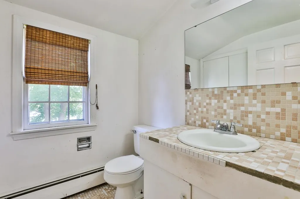 8 King Street Milford NH 03055