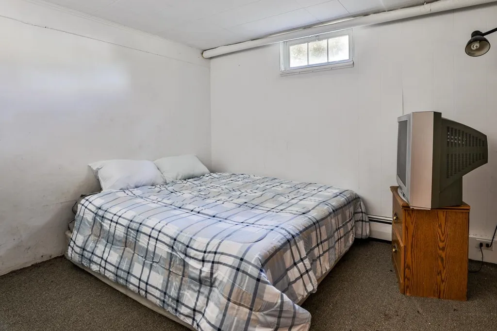 8 King Street Milford NH 03055
