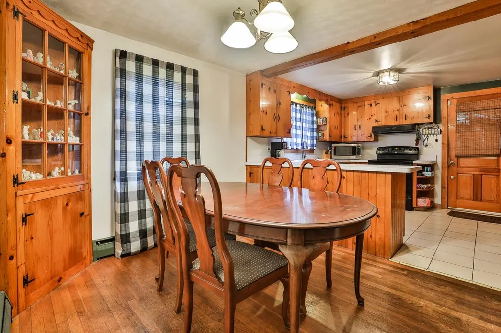 8 King Street Milford NH 03055