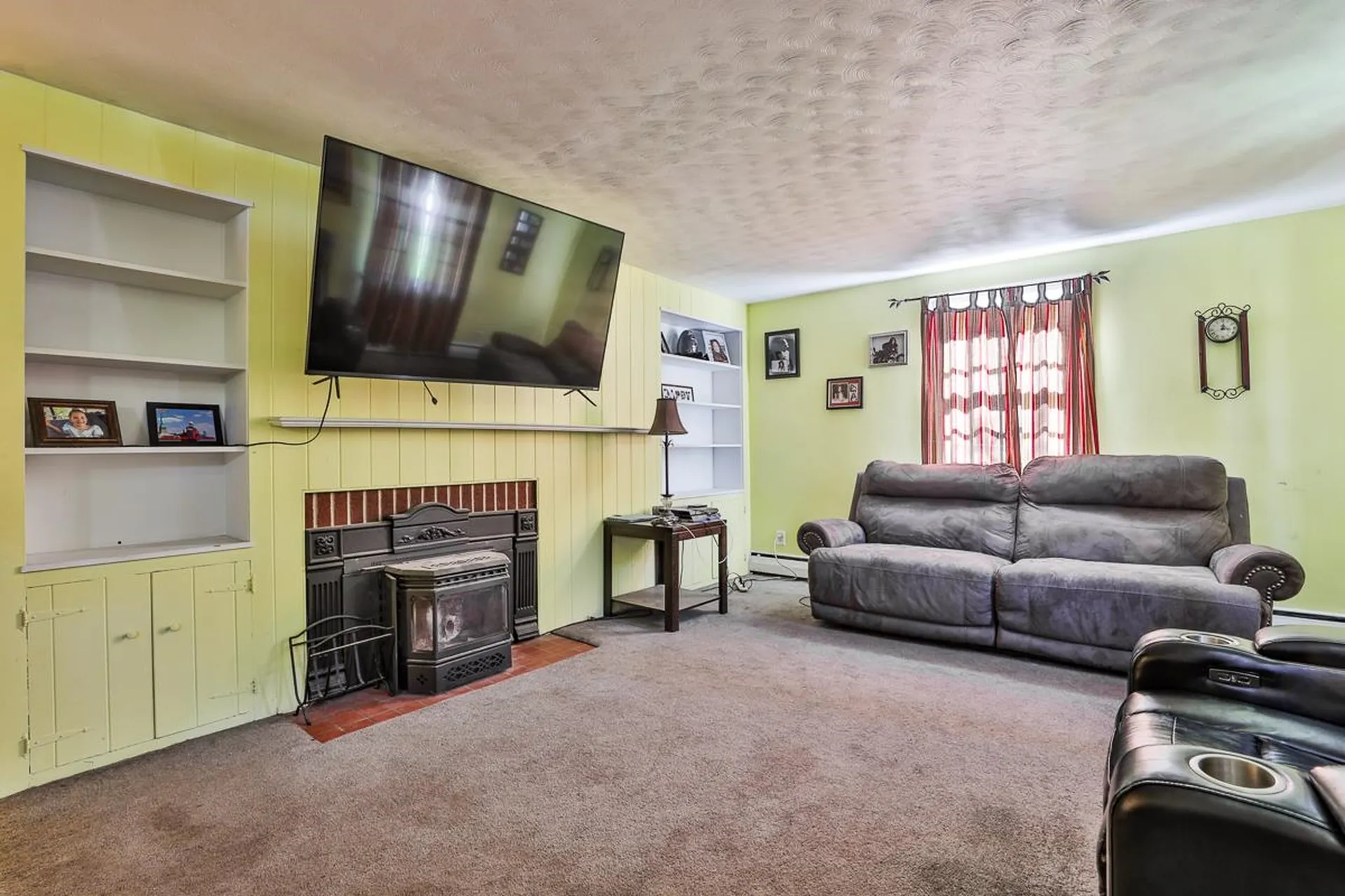 8 King Street Milford NH 03055