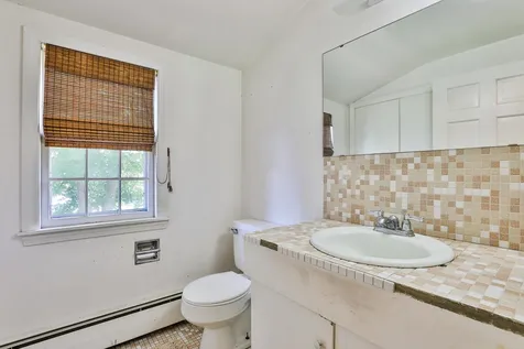 8 King Street Milford NH 03055