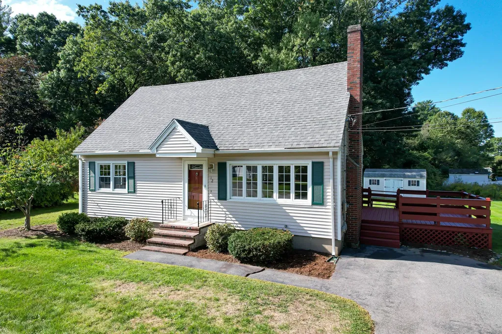 12 Budron Avenue Salem NH 03079
