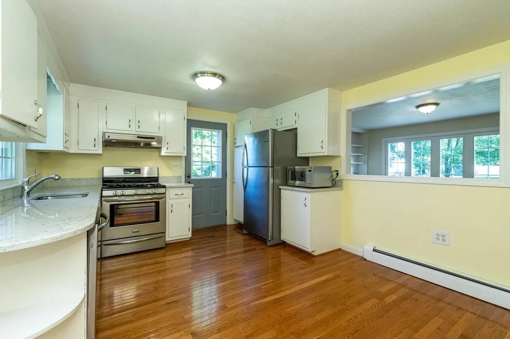 12 Budron Avenue Salem NH 03079