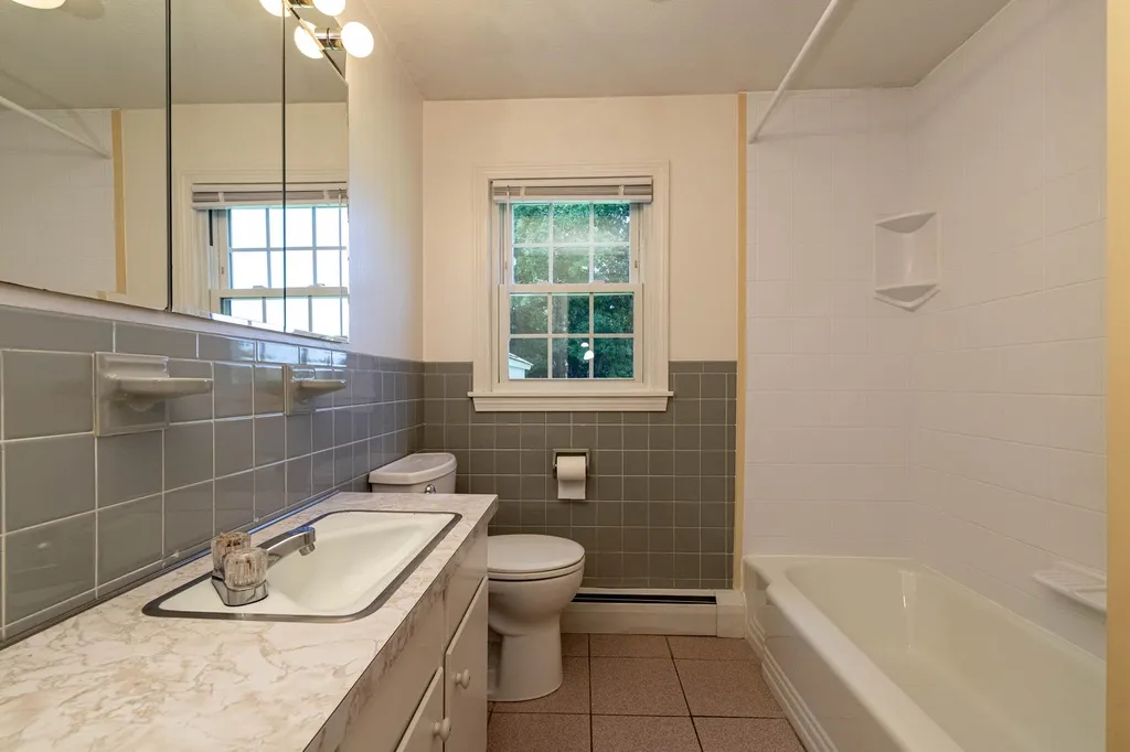 12 Budron Avenue Salem NH 03079