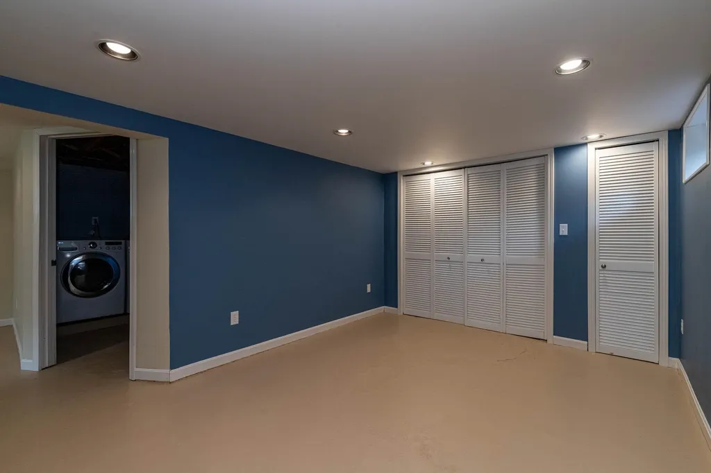 12 Budron Avenue Salem NH 03079