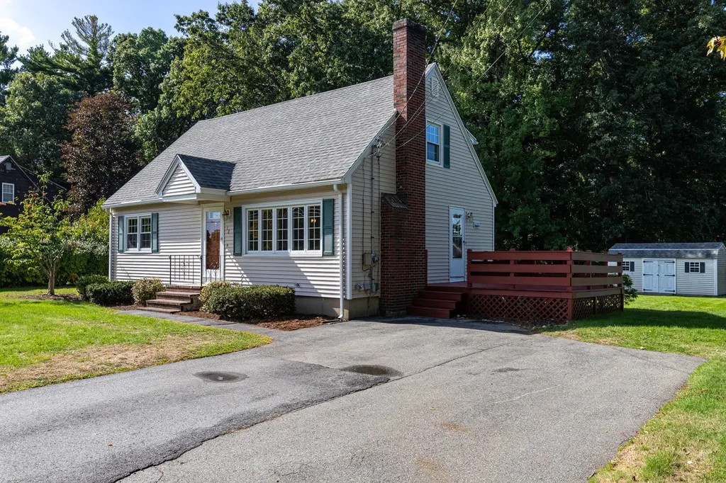 12 Budron Avenue Salem NH 03079