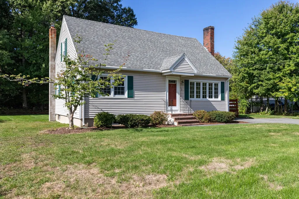 12 Budron Avenue Salem NH 03079