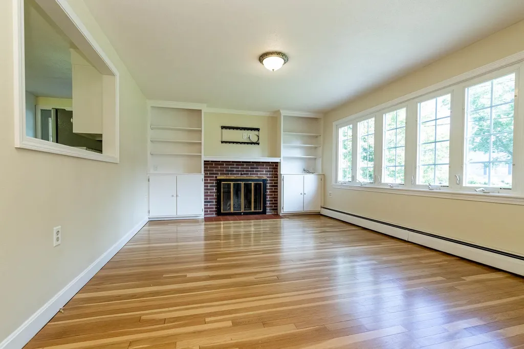 12 Budron Avenue Salem NH 03079