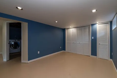 12 Budron Avenue Salem NH 03079