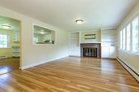 12 Budron Avenue Salem NH 03079