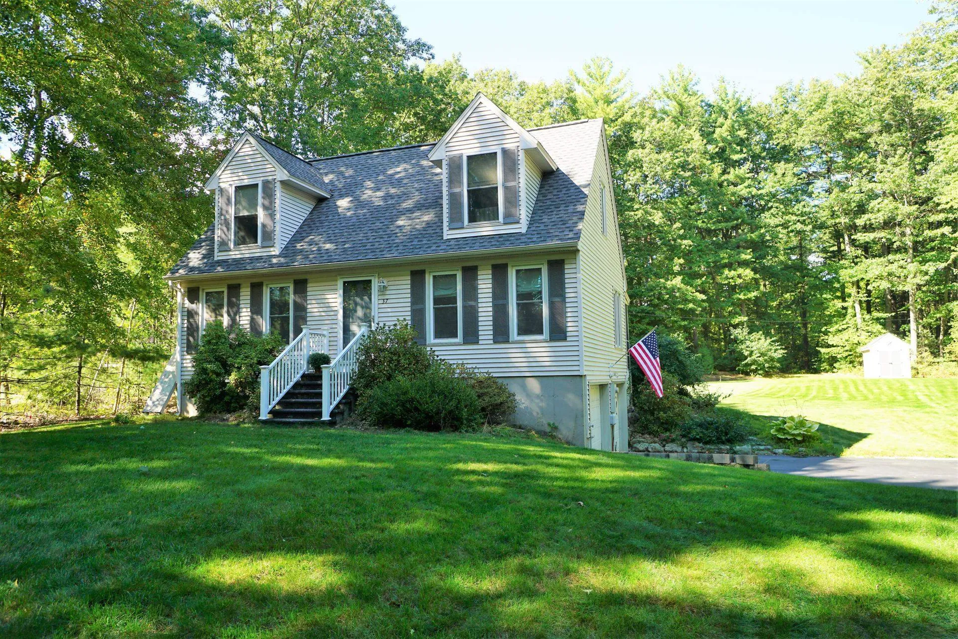 37 Shasta Drive Londonderry NH 03053