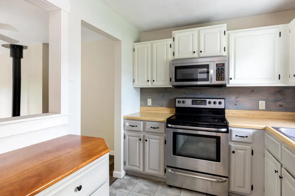 19 Timberlake Drive Colchester VT 05446