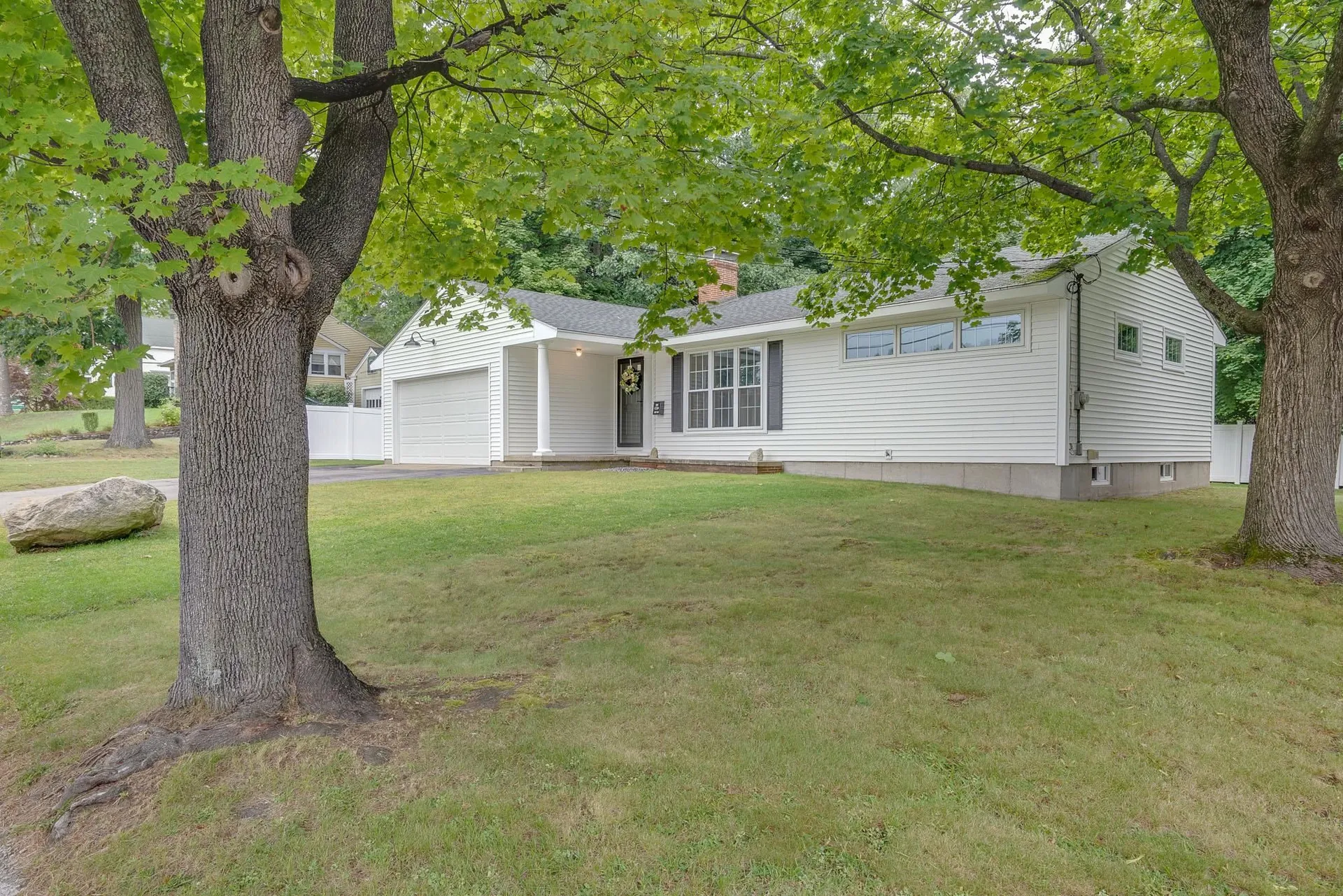 423 Oak Street Manchester NH 03104