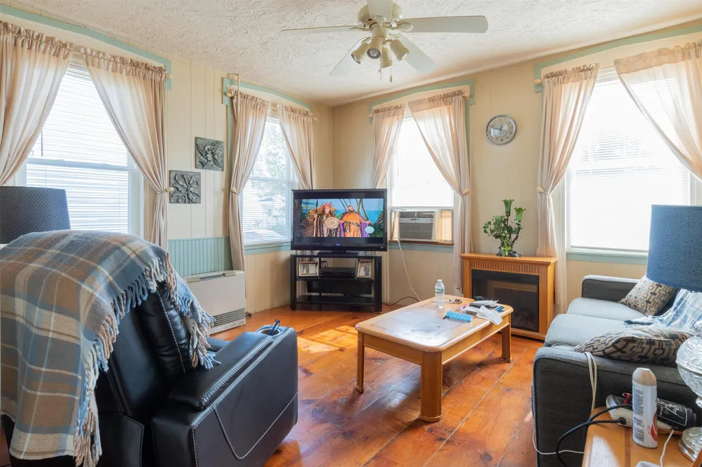 156 Merrimack Street Manchester NH 03103