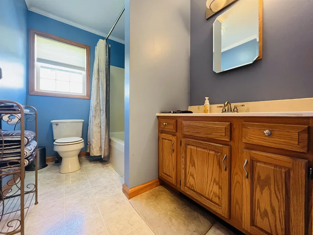 2069 Lakeview Drive North Hero VT 05474