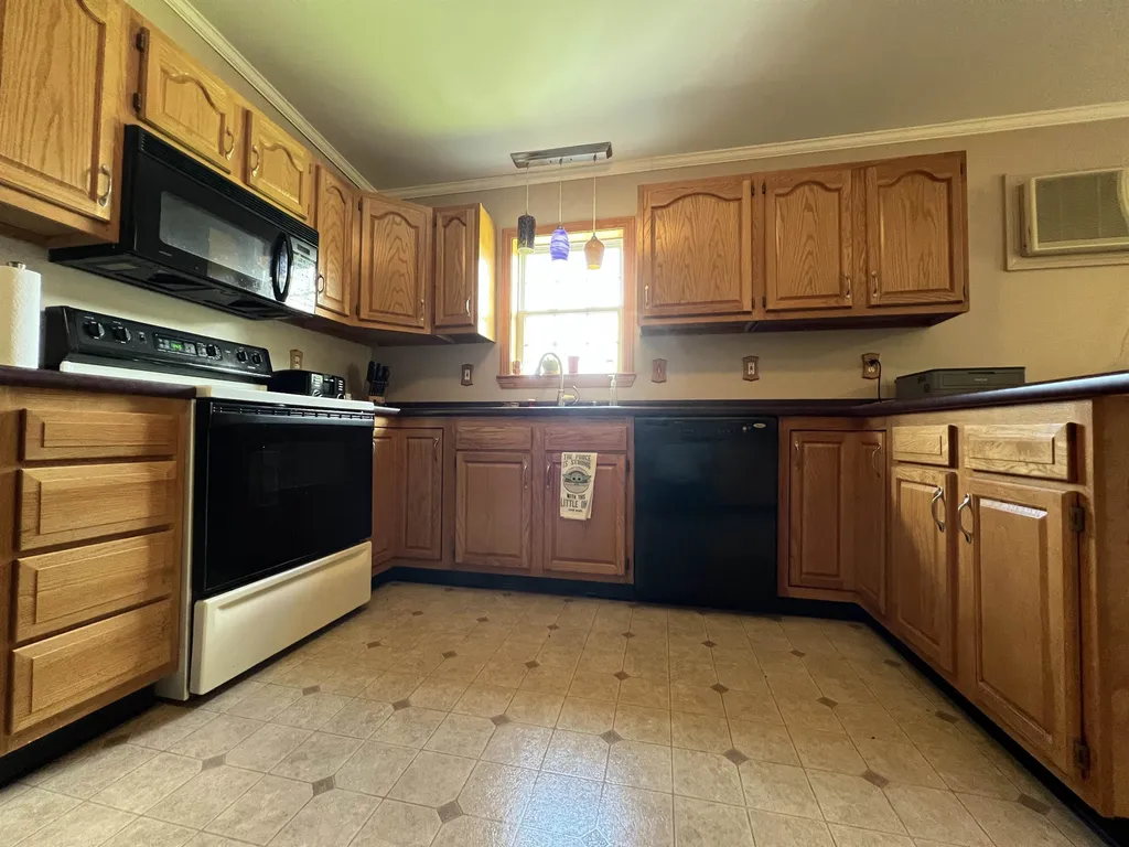 2069 Lakeview Drive North Hero VT 05474