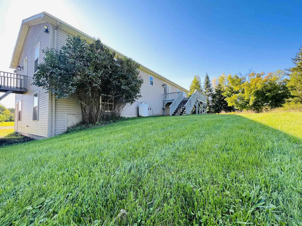 2069 Lakeview Drive North Hero VT 05474