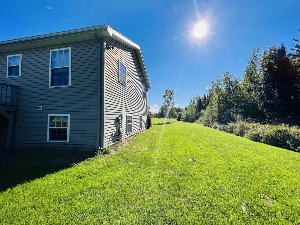 2069 Lakeview Drive North Hero VT 05474
