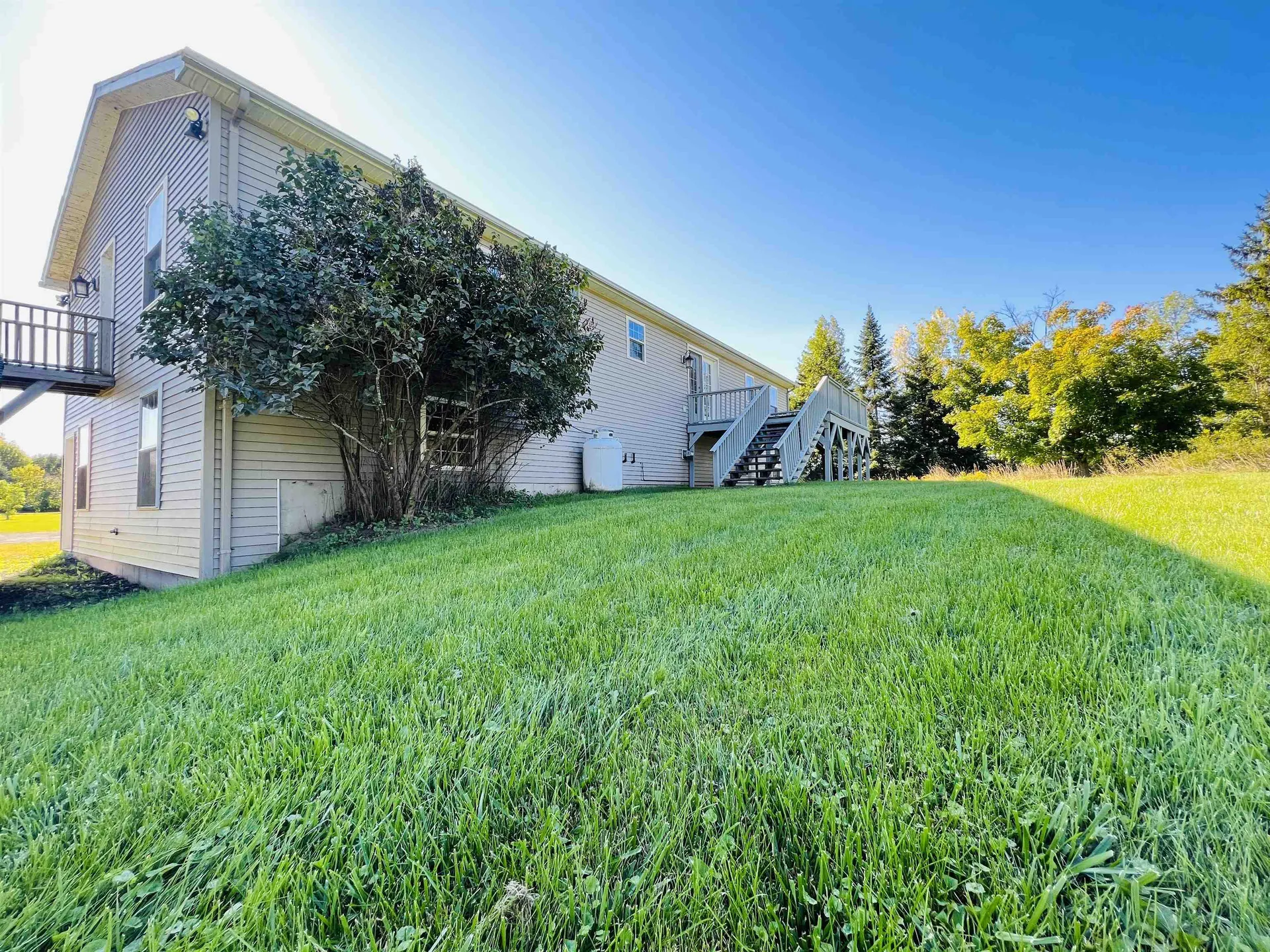 2069 Lakeview Drive North Hero VT 05474