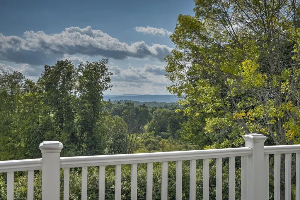 5 Lennon Lane Walpole NH 03608